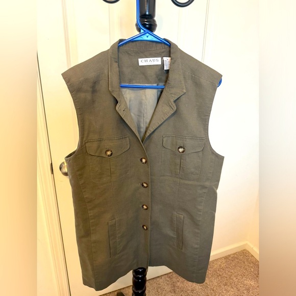 Vest, green top. - Picture 1 of 6